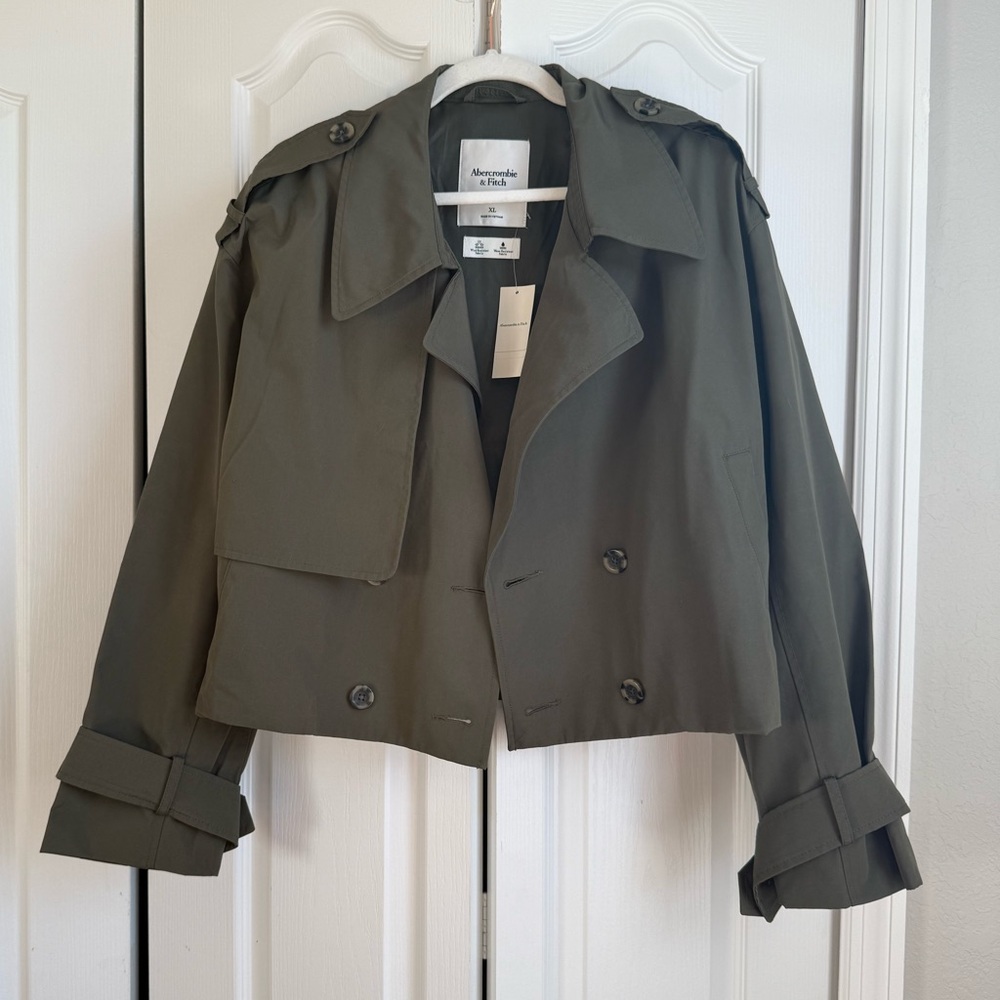 Abercrombie Crop Trench Coat 🖤